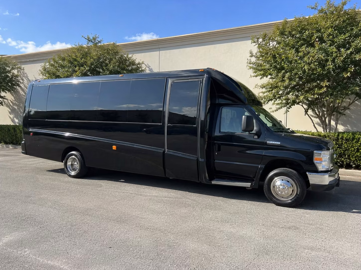 book a concert party bus for san antonio s live music festivals